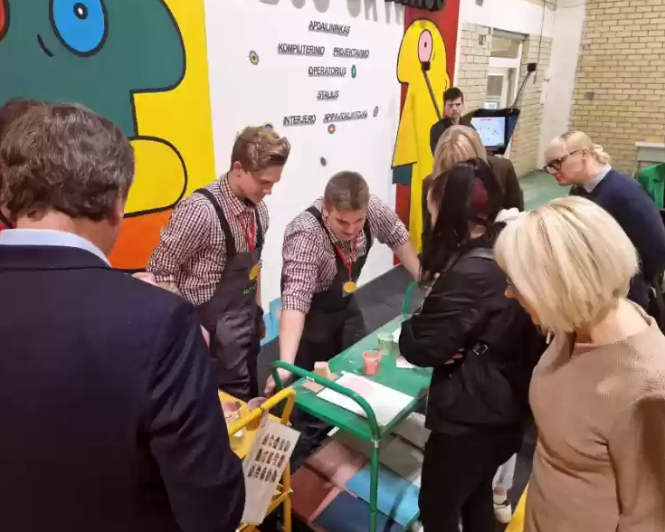 DALYVAVIMAS RENGINYJE