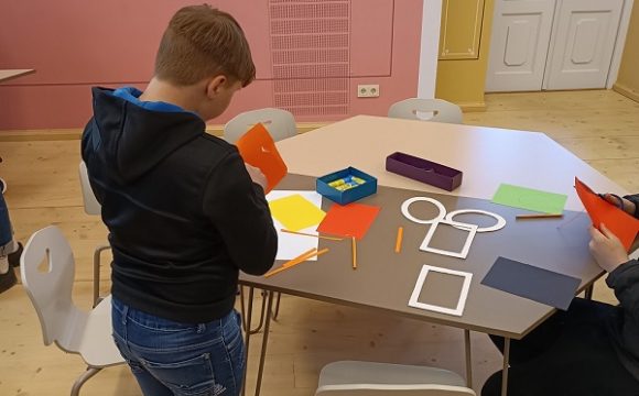DALYVAVIMAS EDUKACINIAME UŽSIĖMIME „SILUETŲ KŪRIMAS“
