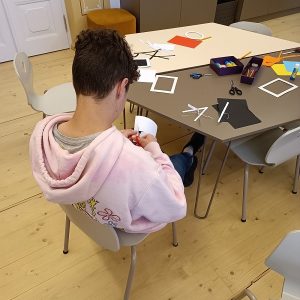 DALYVAVIMAS EDUKACINIAME UŽSIĖMIME „SILUETŲ KŪRIMAS“ DALYVAVIMAS EDUKACINIAME UŽSIĖMIME „SILUETŲ KŪRIMAS“