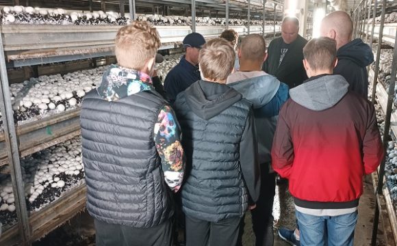 IŠVYKA Į PIEVAGRYBIŲ AUGINIMO FABRIKĄ