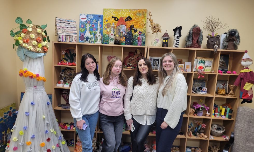 SUSITIKIMAS SKYRIUJE