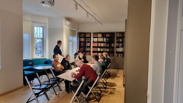 PAMOKOS KITOSE ERDVĖSE