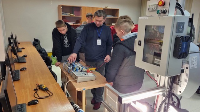 PAMOKOS KITOSE ERDVĖSE