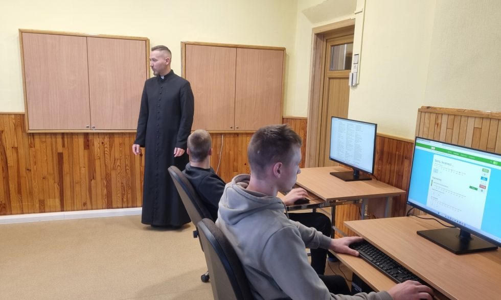 LIETUVIŠKŲ TRADICIJŲ PUOSELĖJIMAS ADVENTO IR KALĖDINIU LAIKOTARPIU CENTRE