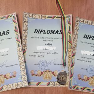 DALYVAVIMAS ŠTANGOS SPAUDIMO VARŽYBOSE