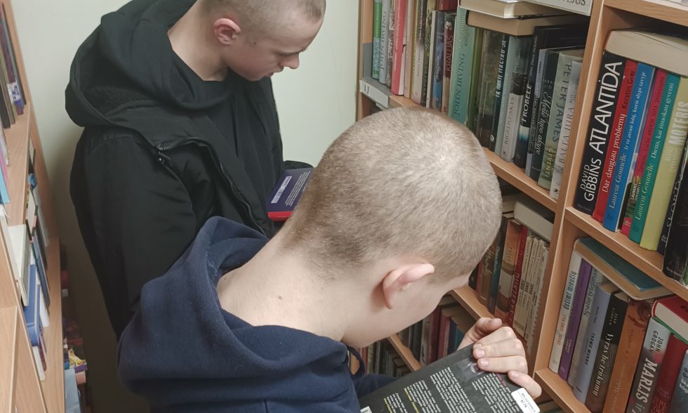 EDUKACIJA GRUZDŽIŲ BIBLIOTEKOJE