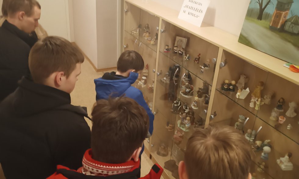 EDUKACIJA GRUZDŽIŲ BIBLIOTEKOJE