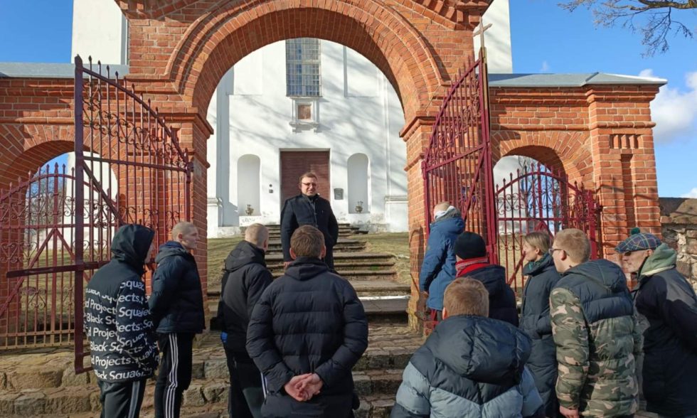 RENGINYS CENTRO MOKINIAMS „KURTUVĖNŲ DVARO TAKAIS“