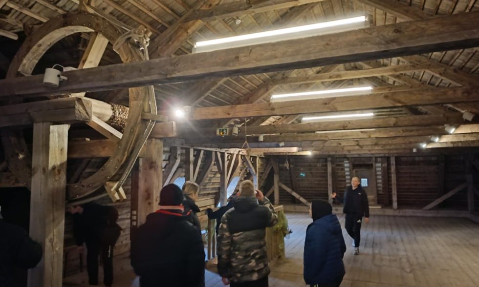 RENGINYS CENTRO MOKINIAMS „KURTUVĖNŲ DVARO TAKAIS“