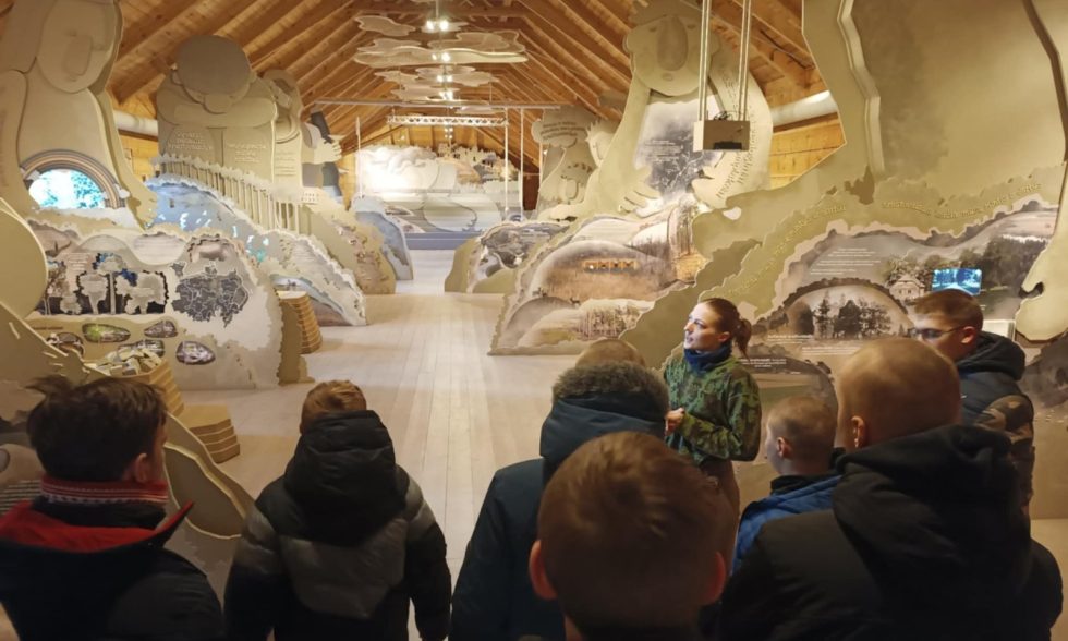 RENGINYS CENTRO MOKINIAMS „KURTUVĖNŲ DVARO TAKAIS“