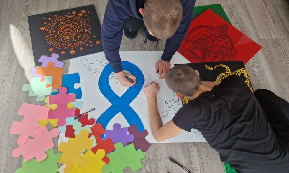 DALYVAVIMAS VIRTUALIOJE PARODOJE „MŪSŲ PASAULIS – SPALVOTA DĖLIONĖ“