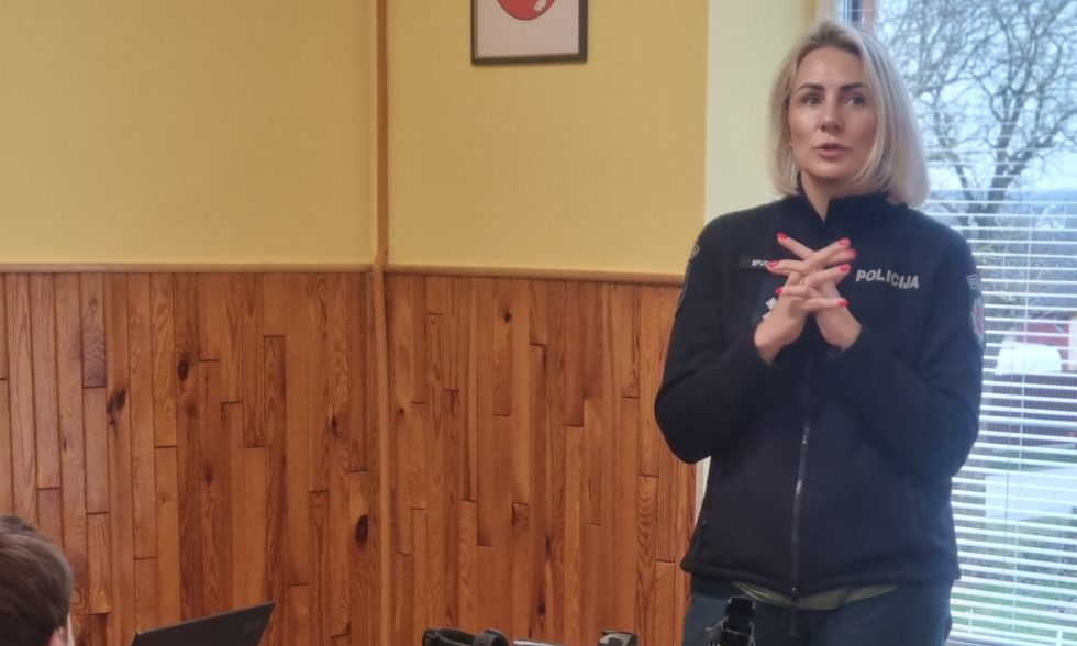 SUSITIKIMAS SU ŠIAULIŲ BENDRUOMENĖS POLICIJOS PAREIGŪNAIS