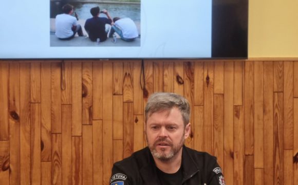 SUSITIKIMAS SU ŠIAULIŲ BENDRUOMENĖS POLICIJOS PAREIGŪNAIS