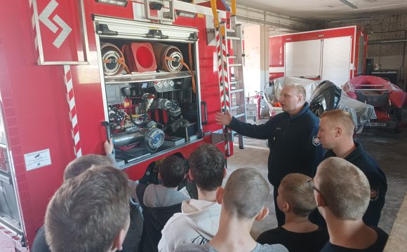 IŠVYKA Į ŠIAULIŲ PRIEŠGAISRINĘ GELBĖJIMO VALDYBĄ BEI LENGVOSIOS ATLETIKOS IR SVEIKATINGUMO CENTRĄ
