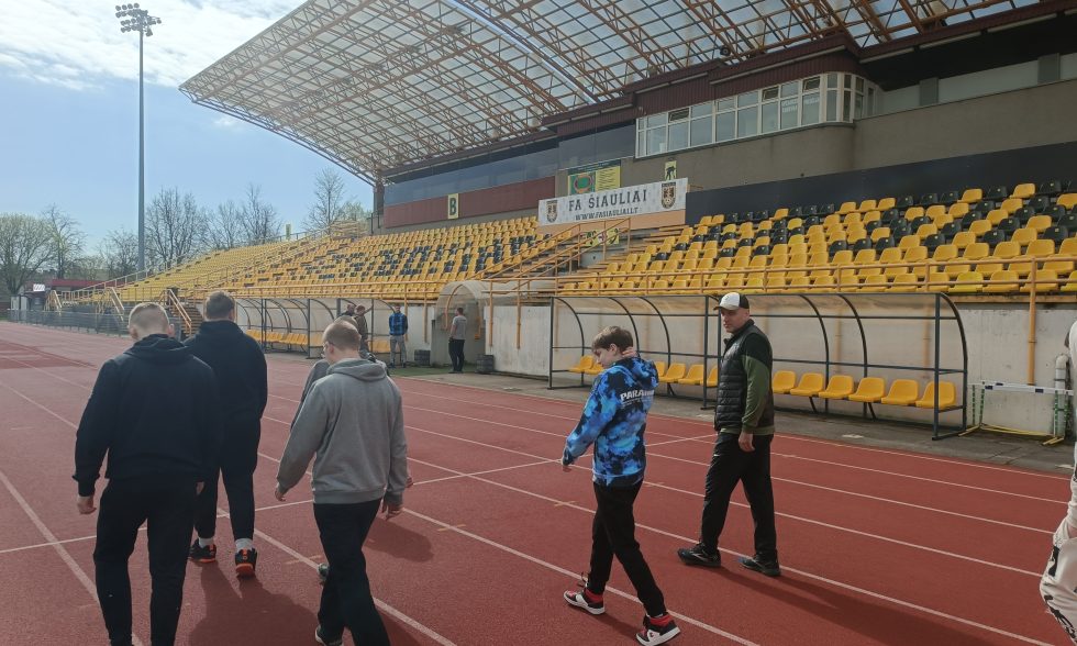 IŠVYKA Į ŠIAULIŲ PRIEŠGAISRINĘ GELBĖJIMO VALDYBĄ BEI LENGVOSIOS ATLETIKOS IR SVEIKATINGUMO CENTRĄ