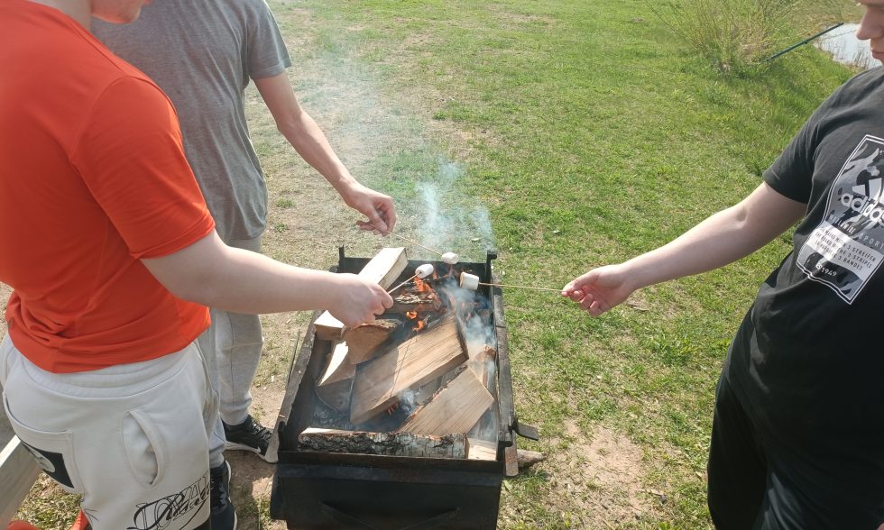IŠVYKA Į ŠIAULIŲ PRIEŠGAISRINĘ GELBĖJIMO VALDYBĄ BEI LENGVOSIOS ATLETIKOS IR SVEIKATINGUMO CENTRĄ