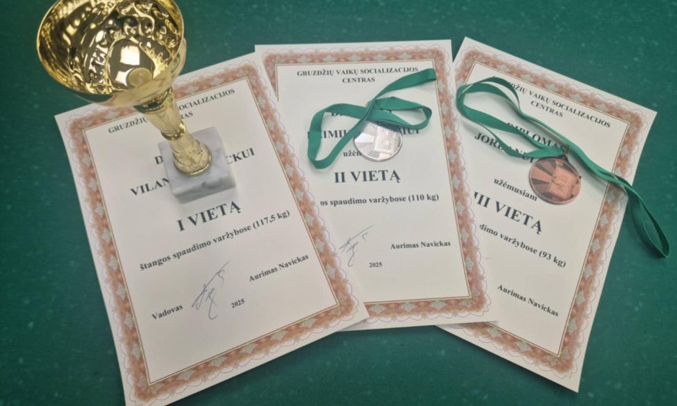 ŠTANGOS SPAUDIMO VARŽYBOS CENTRE