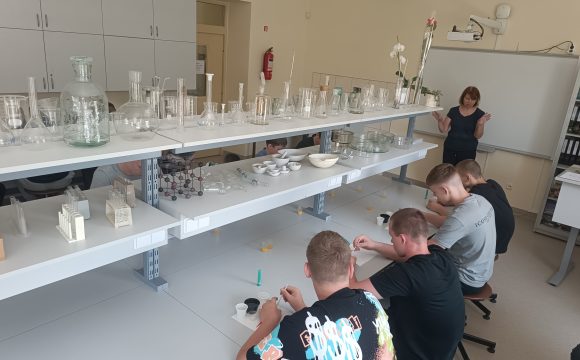 CHEMIJOS PAMOKA ŠIAULIŲ DIDŽDVARIO GIMNAZIJOJE