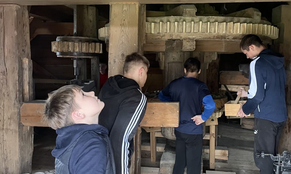 IŠVYKA Į ŽALIŪKŲ MALŪNININKO SODYBĄ