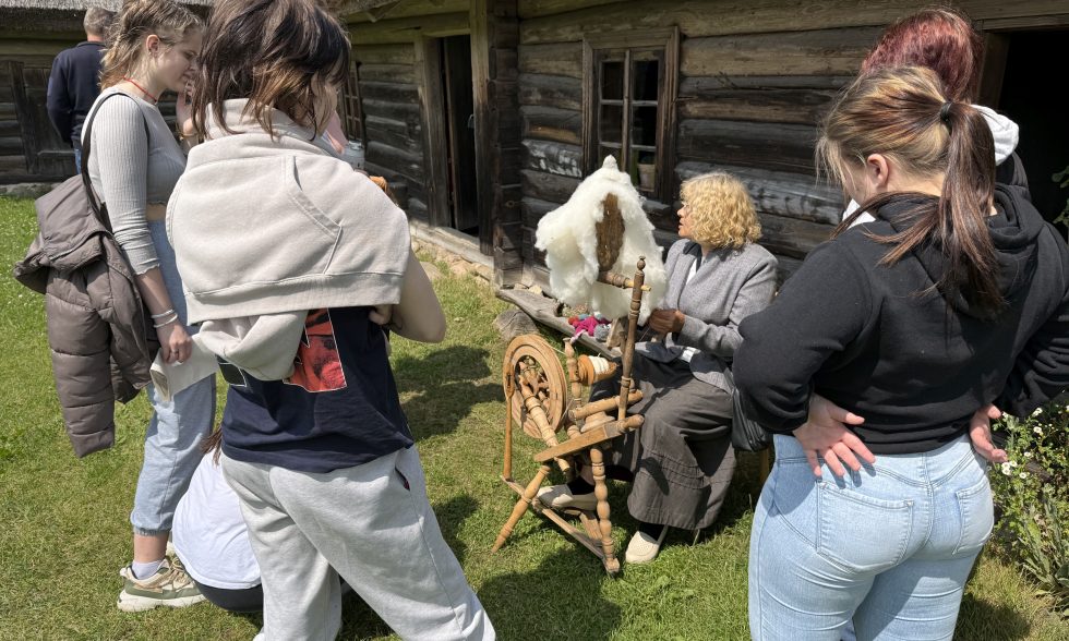 PAMOKA LIETUVOS ETNOGRAFIJOS MUZIEJUJE