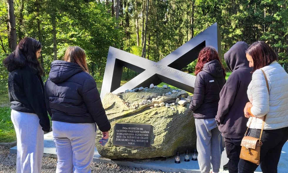 ISTORIJOS PAMOKA JAUČAKIŲ HOLOKAUSTO MEMORIALE
