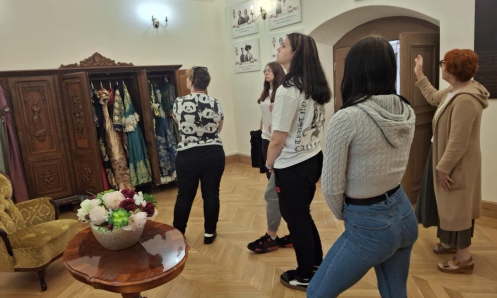 IŠVYKA Į RAUDONDVARIO PILĮ