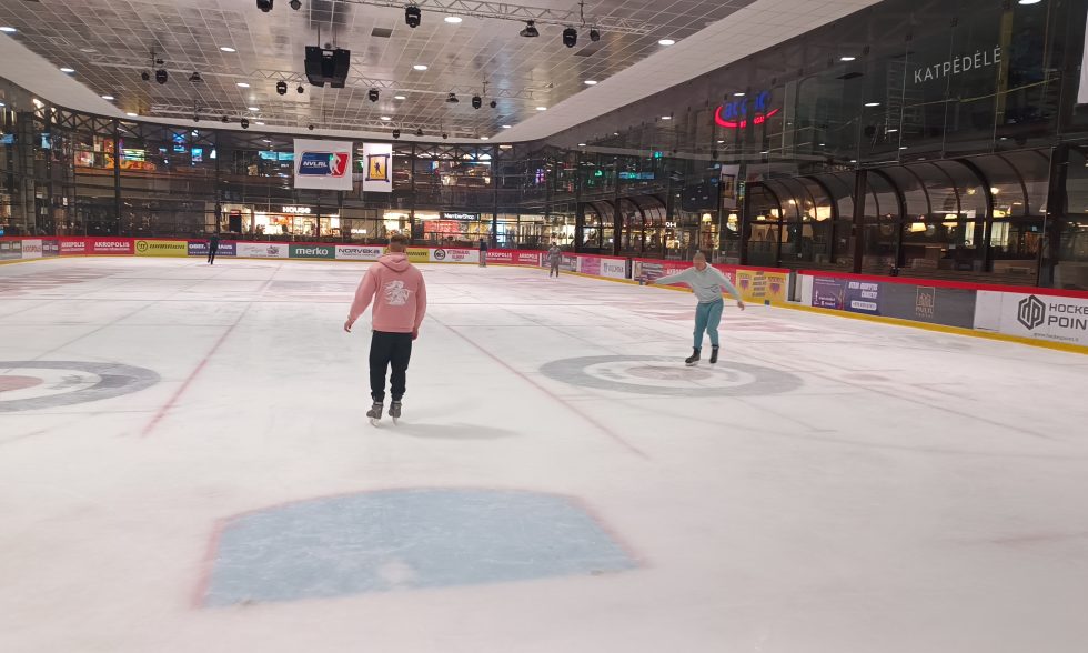 Mokinių išvyka į ledo areną