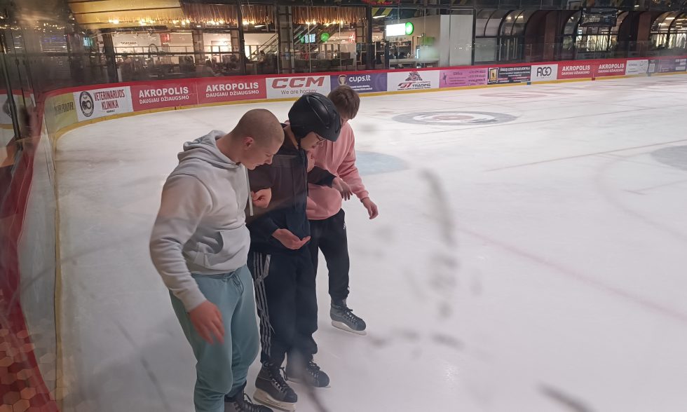 Mokinių išvyka į ledo areną