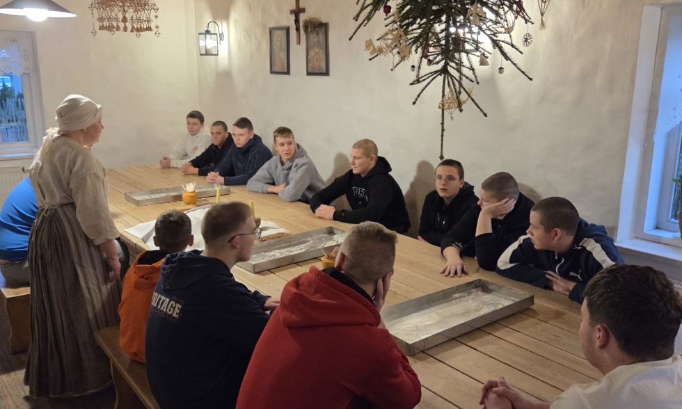 20251203_154739 DALYVAVIMAS EDUKACIJOJE „ADVENTAS – TIKĖJIMAI, SPĖJIMAI, BURTAI“
