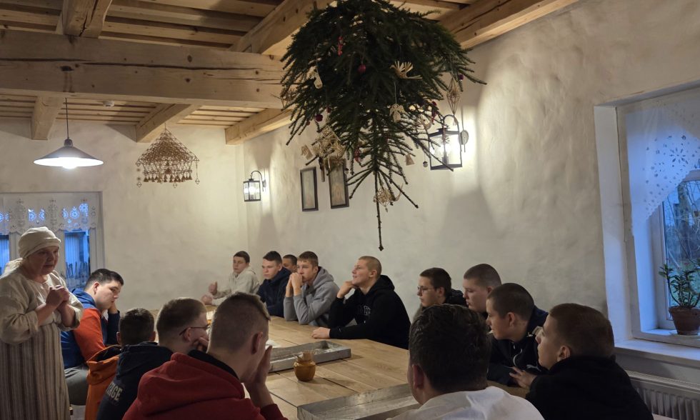 20251203_154950 DALYVAVIMAS EDUKACIJOJE „ADVENTAS – TIKĖJIMAI, SPĖJIMAI, BURTAI“