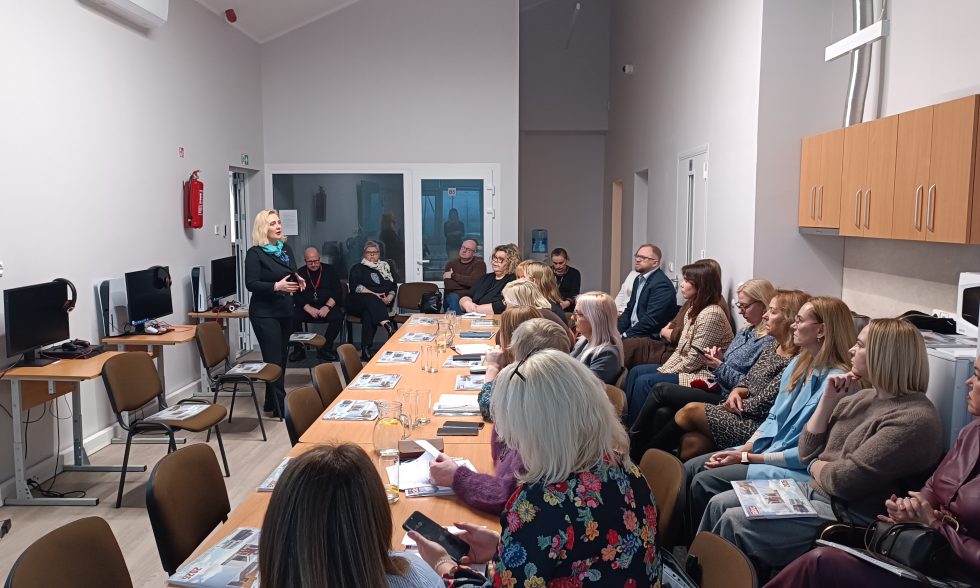 4 (2) Respublikinė praktinė konferencija „Vaiko socializacijos pagrindai: kompleksinių paslaugų siekis, dalyvaujančių institucijų ir švietimo, socialinių, sveikatos specialistų bendradarbiavimo iššūkiai ir patirtys“