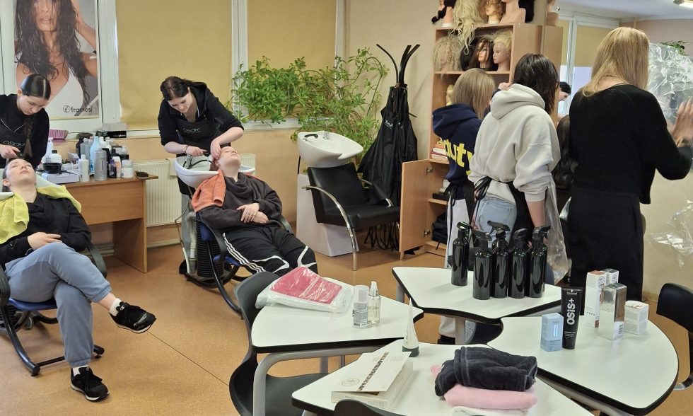 PAŽINTIS SU KIRPĖJO PROFESIJA PAŽINTIS SU KIRPĖJO PROFESIJA