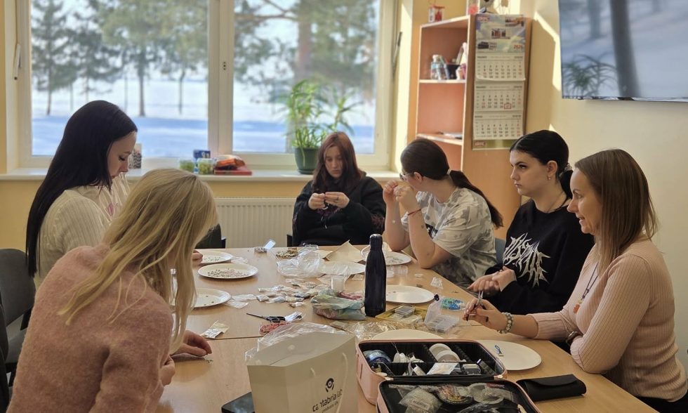 JAUKI IR KŪRYBIŠKA POPIETĖ SU SAVANORE J. KIGUOLE