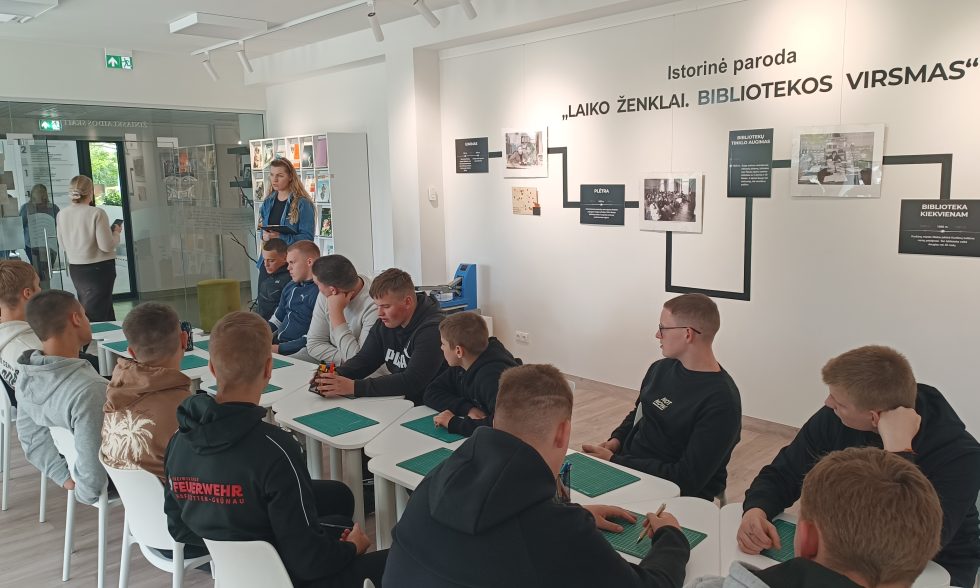 PROFESINIO ORIENTAVIMO VEIKLŲ ĮGYVENDINIMAS CENTRO MOKINIAMS PROFESINIO ORIENTAVIMO VEIKLŲ ĮGYVENDINIMAS CENTRO MOKINIAMS