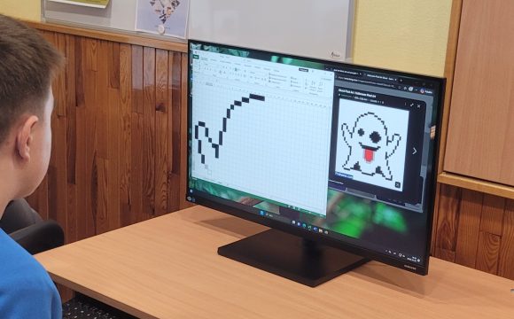 Helovino nuotaika informatikos pamokose
