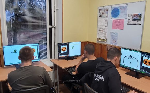 Helovino nuotaika informatikos pamokose