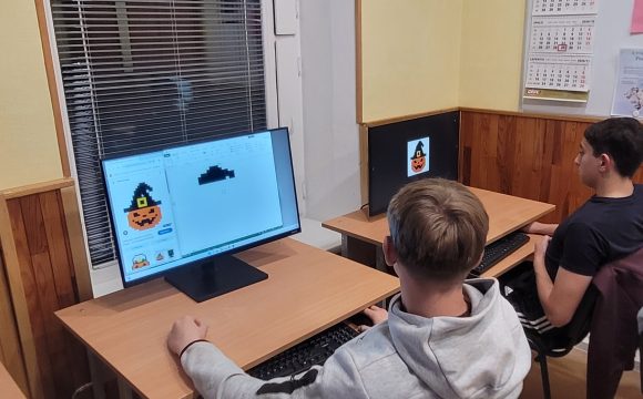 Helovino nuotaika informatikos pamokose